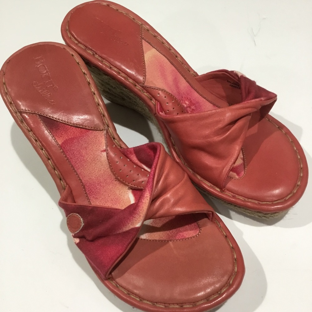 ✅SOLD✅Born Drilles salmon leather/fabric size 8
